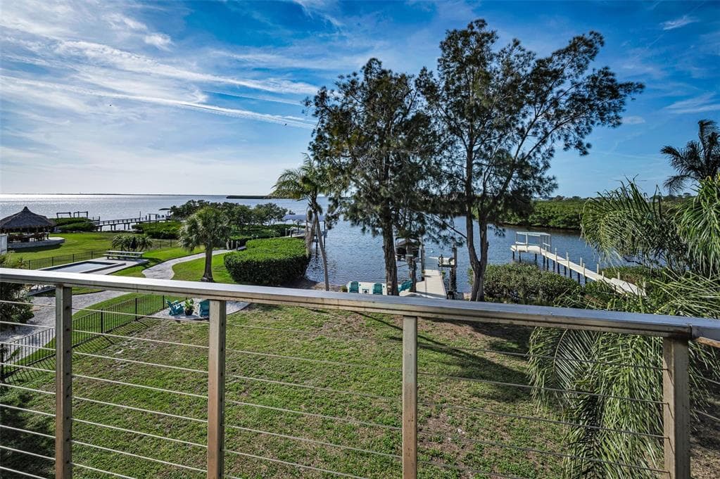 1626 SEA BREEZE DRIVE, TARPON SPRINGS, FL 34689