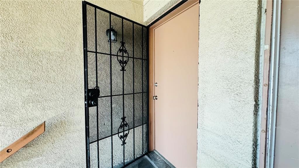 305 E WELLINGTON COURT # 62, TAMPA, FL 33604
