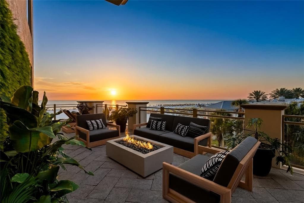 11 BAYMONT STREET # 302, CLEARWATER BEACH, FL 33767
