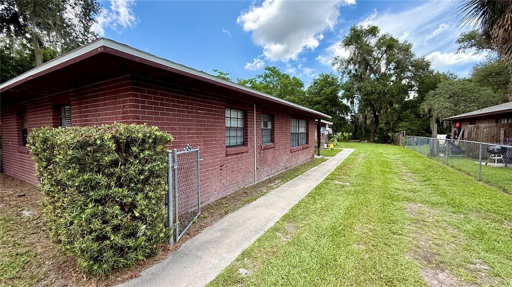 210 N LONE OAK DRIVE # 1, LEESBURG, FL 34748