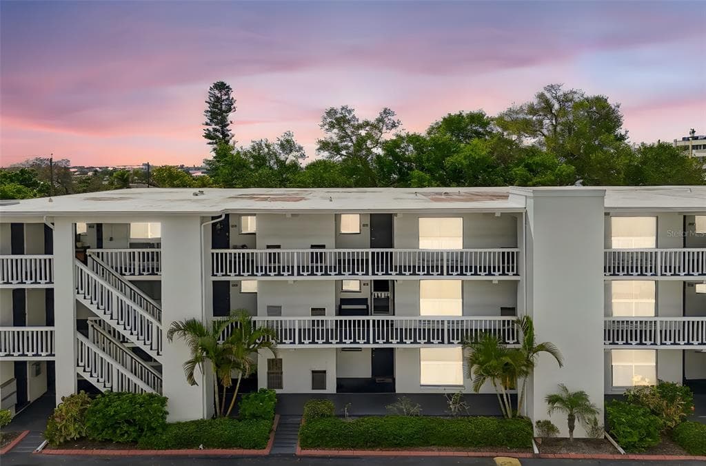 2944 W BAY DRIVE # 106, BELLEAIR BLUFFS, FL 33770
