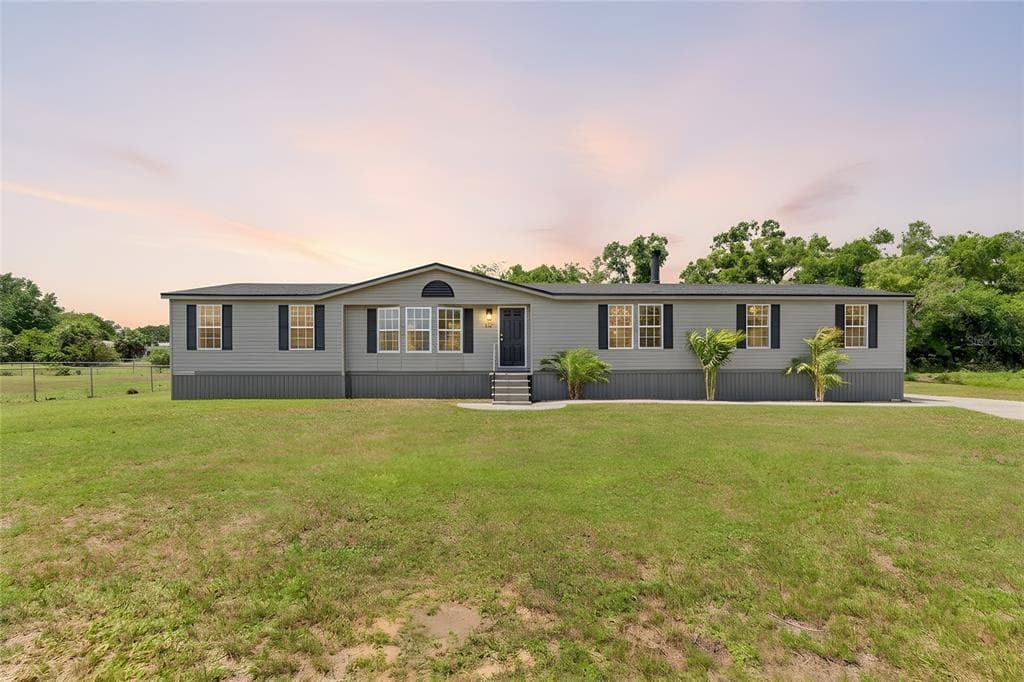 9150 WOOD TERRACE DRIVE, TAMPA, FL 33637