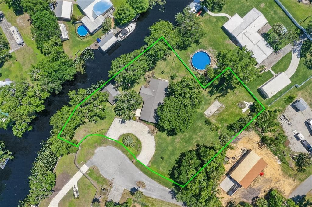 137 & 135 RIVERSIDE DRIVE, SATSUMA, FL 32189