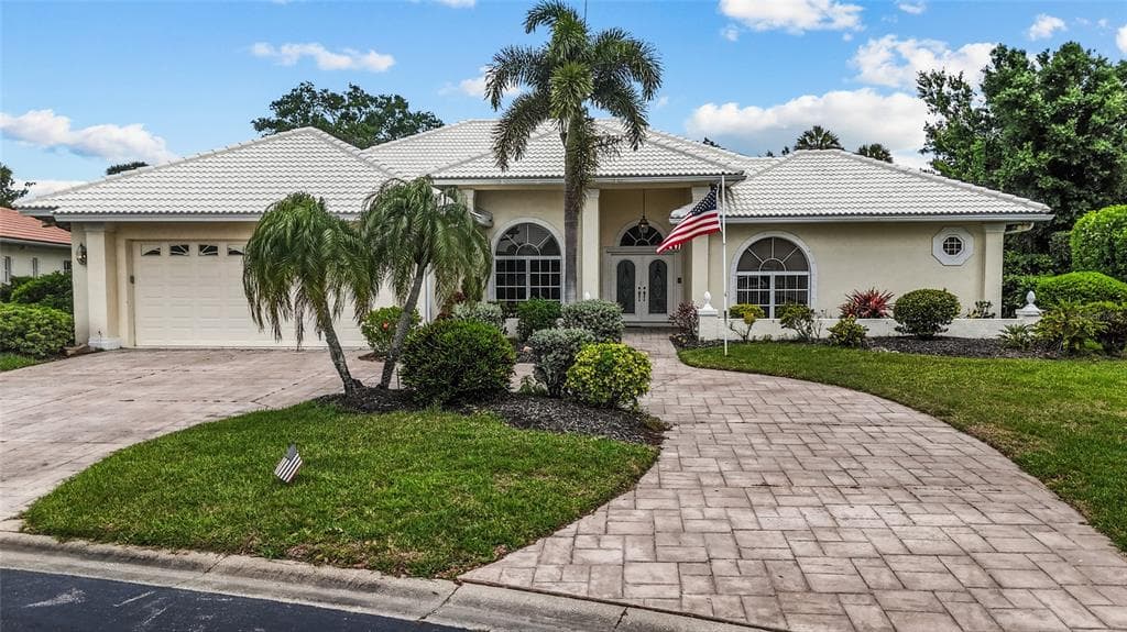 832 CARNOUSTIE DRIVE, VENICE, FL 34293