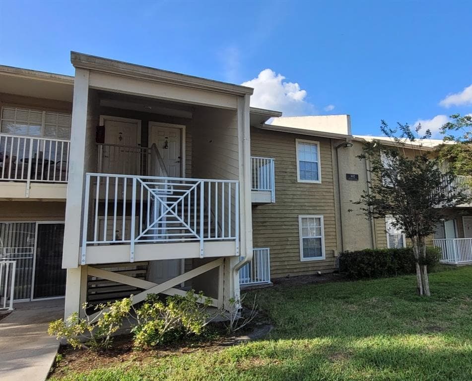 302 LAKE PARSONS GREEN # 102, BRANDON, FL 33511