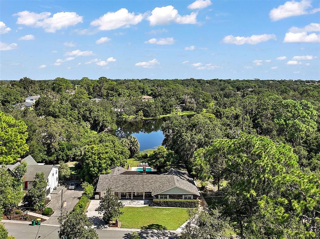 705 SUMMIT COURT, MOUNT DORA, FL 32757