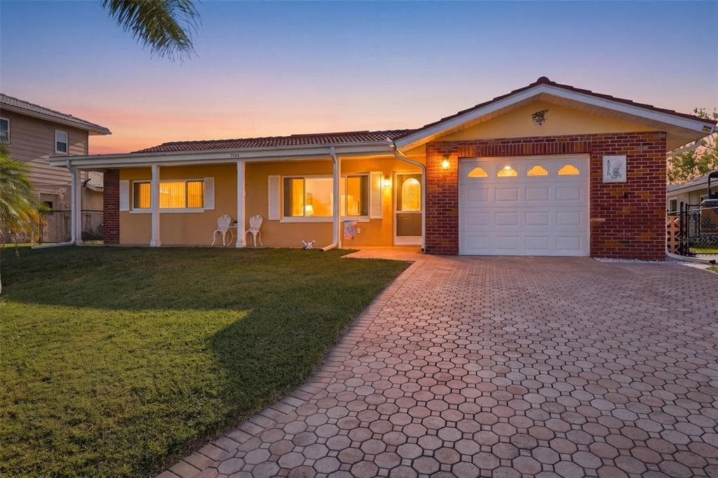 4926 FORECASTLE DRIVE, NEW PORT RICHEY, FL 34652