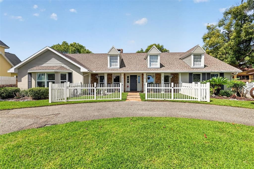 1735 LAKESHORE DRIVE, MOUNT DORA, FL 32757