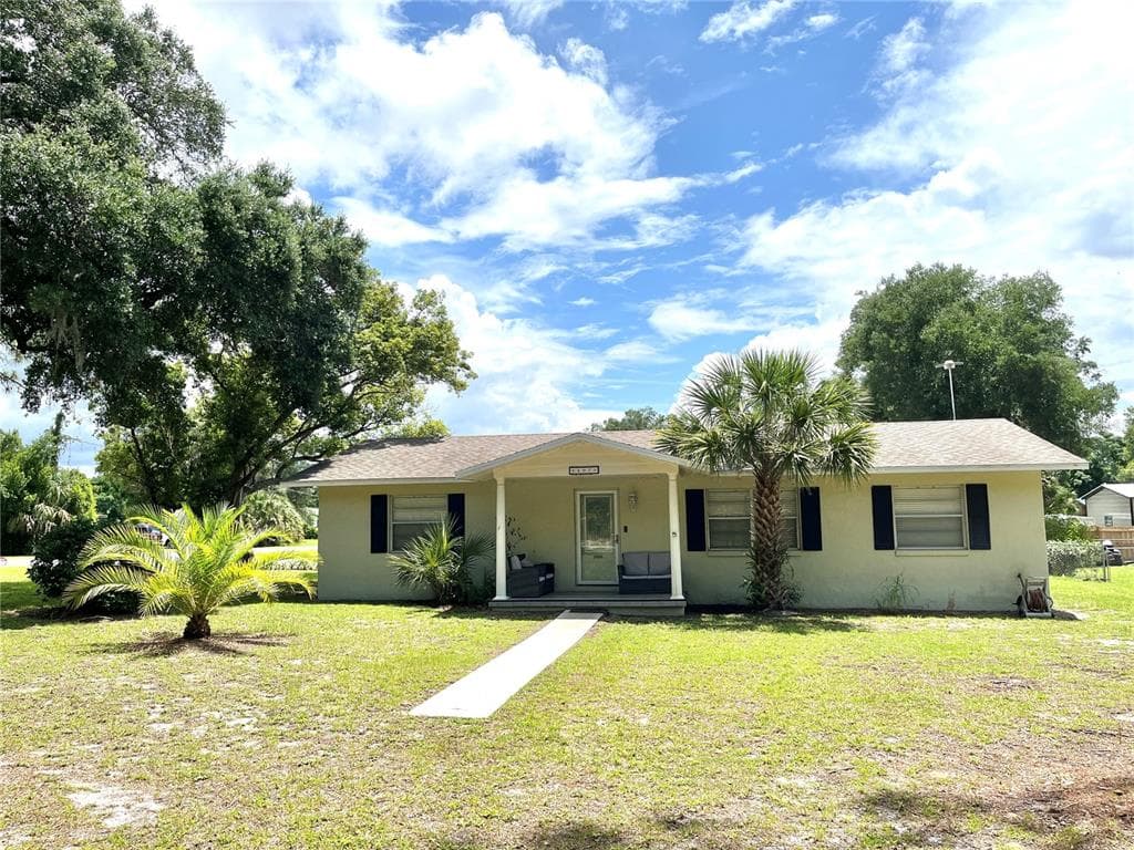 407 POINSETTIA AVENUE, FRUITLAND PARK, FL 34731