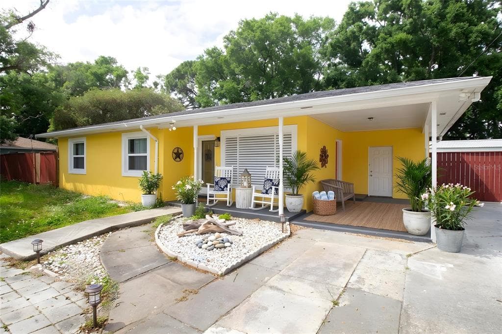 7716 E COMANCHE AVENUE, TAMPA, FL 33610