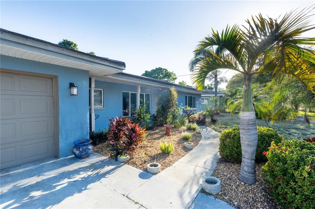 33 SOUTHWIND DRIVE, BELLEAIR BLUFFS, FL 33770