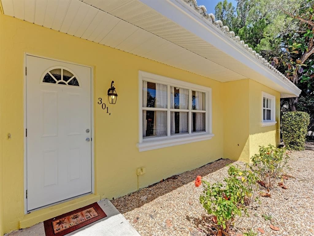 301 AVENIDA MADERA # B, SARASOTA, FL 34242
