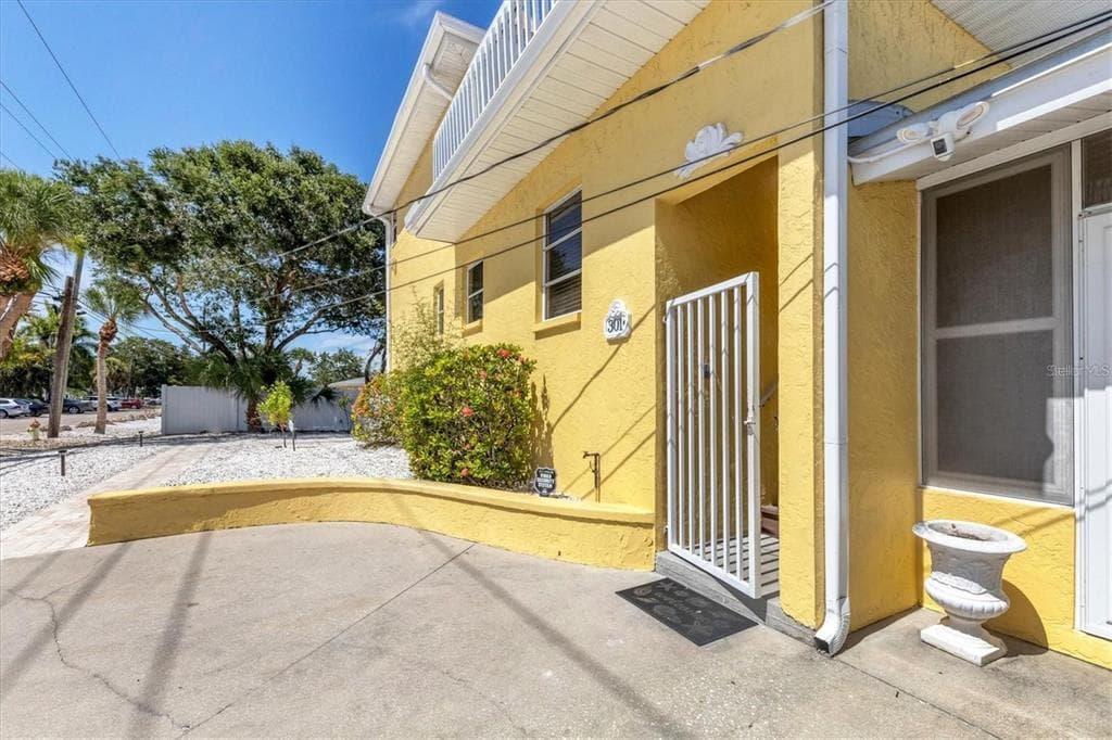 301 AVENIDA MADERA # A, SARASOTA, FL 34242