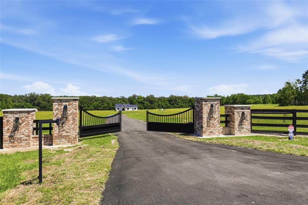 18605 NW COUNTY ROAD 235A, ALACHUA, FL 32615