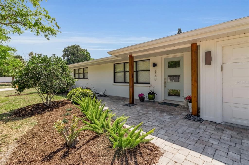 2440 VALENCIA DRIVE, SARASOTA, FL 34239
