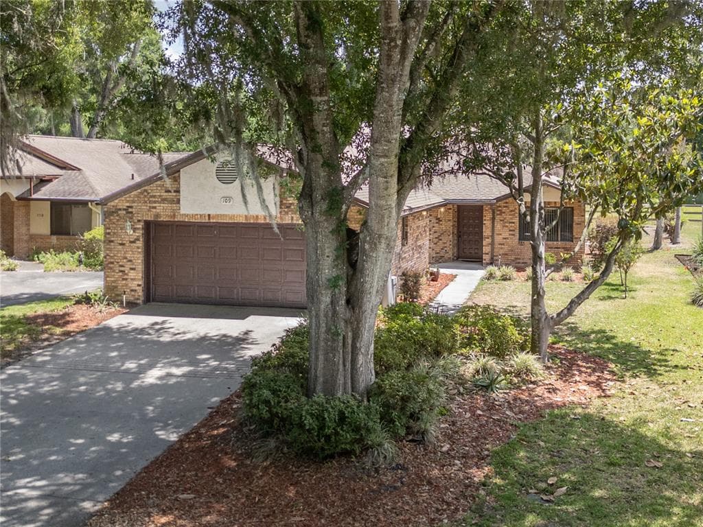 109 WATERWOOD DRIVE, YALAHA, FL 34797