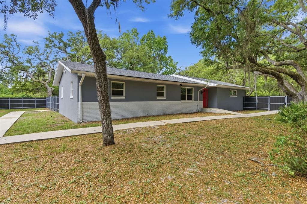 176 LAKE EVA DRIVE, CHULUOTA, FL 32766