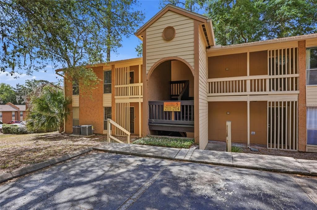 1810 NW 23RD BOULEVARD # Bldg 5, 211, GAINESVILLE, FL 32605