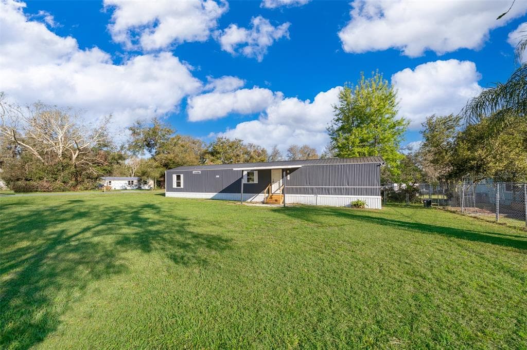 101 CAROLINE AVENUE, LADY LAKE, FL 32159