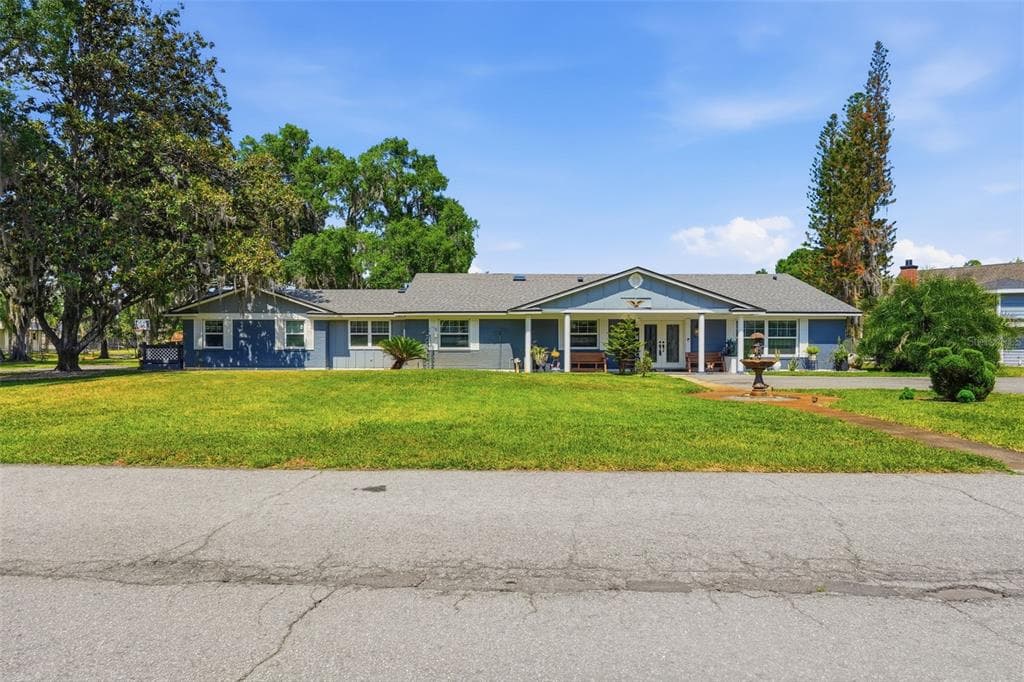 3678 E LAKE DRIVE, LAND O LAKES, FL 34639