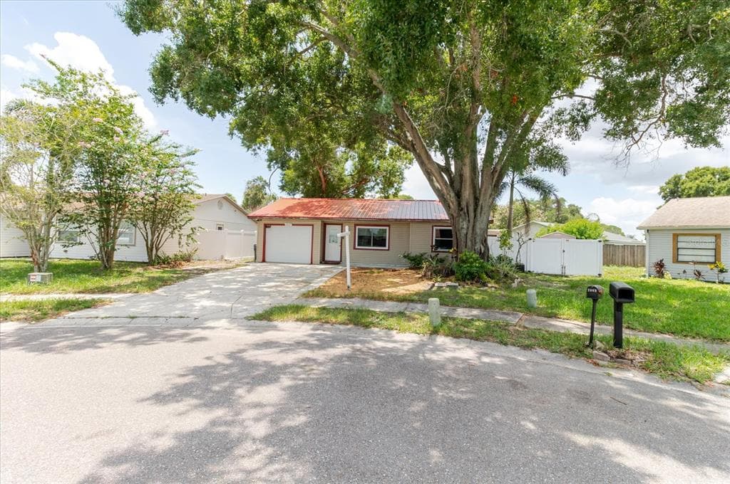 2009 PEPPERTREE COURT, OLDSMAR, FL 34677