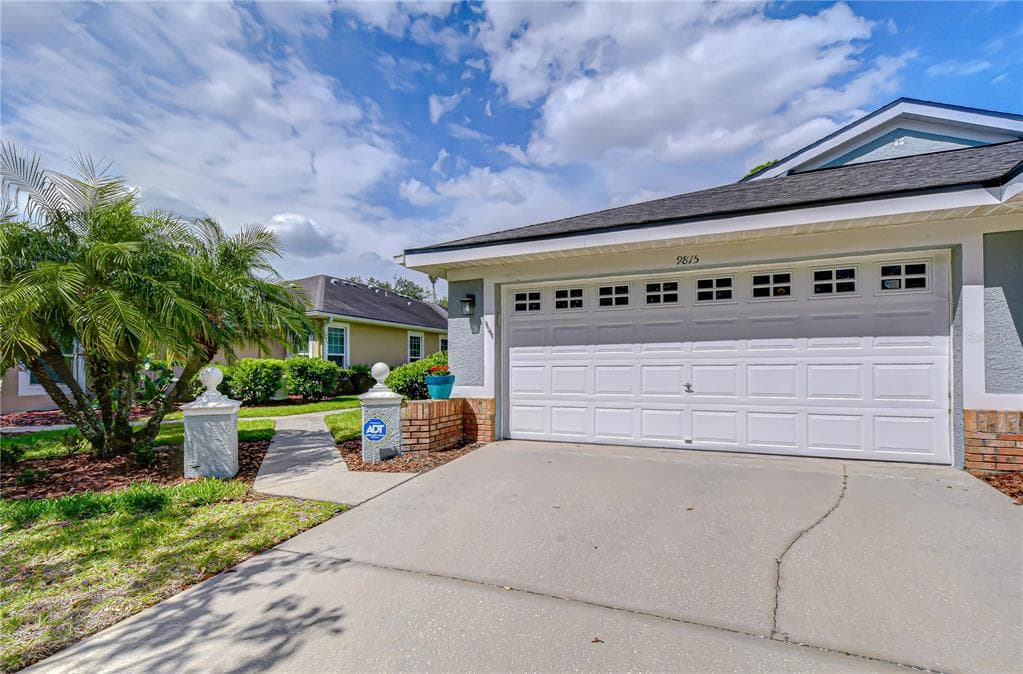9815 GINGERWOOD DRIVE, TAMPA, FL 33626