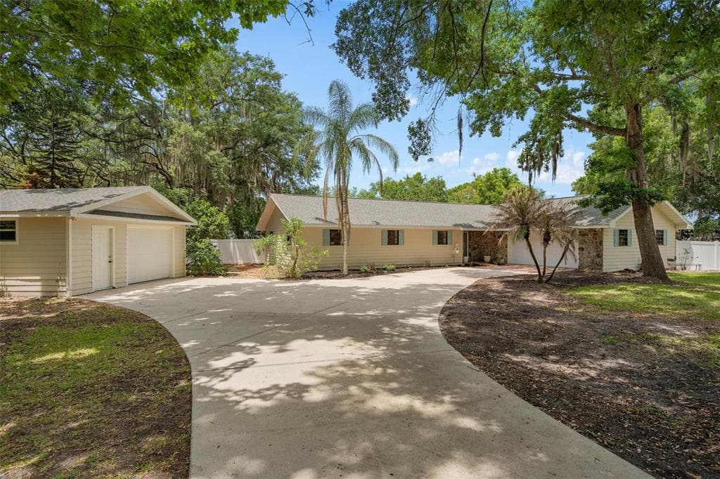 18425 STATE ROAD 44, EUSTIS, FL 32736