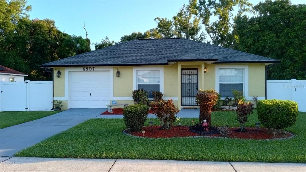 6807 KINGSTON DRIVE, TAMPA, FL 33619