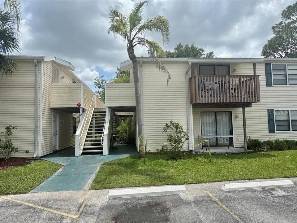 121 LOBLOLLY COURT # C, OLDSMAR, FL 34677