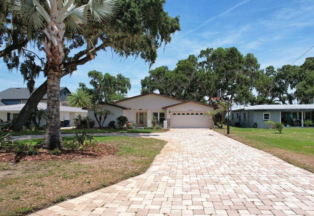 2240 LAKE ARIANA BOULEVARD, AUBURNDALE, FL 33823