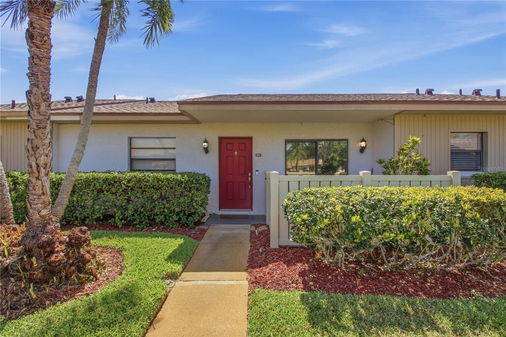 260 MICHAELS CIRCLE, OLDSMAR, FL 34677