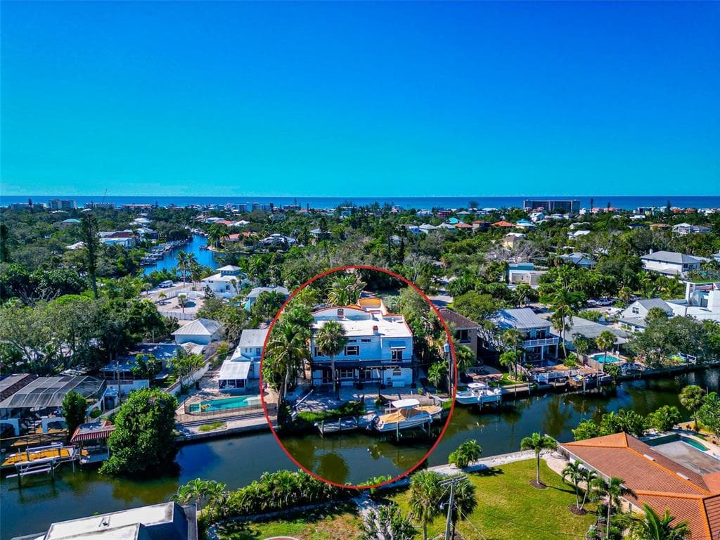 681 AVENIDA DE MAYO, SARASOTA, FL 34242