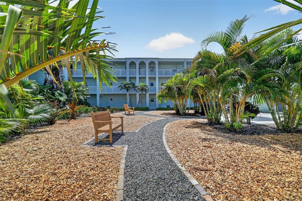 1706 BELLEAIR FOREST DRIVE # 220, BELLEAIR, FL 33756