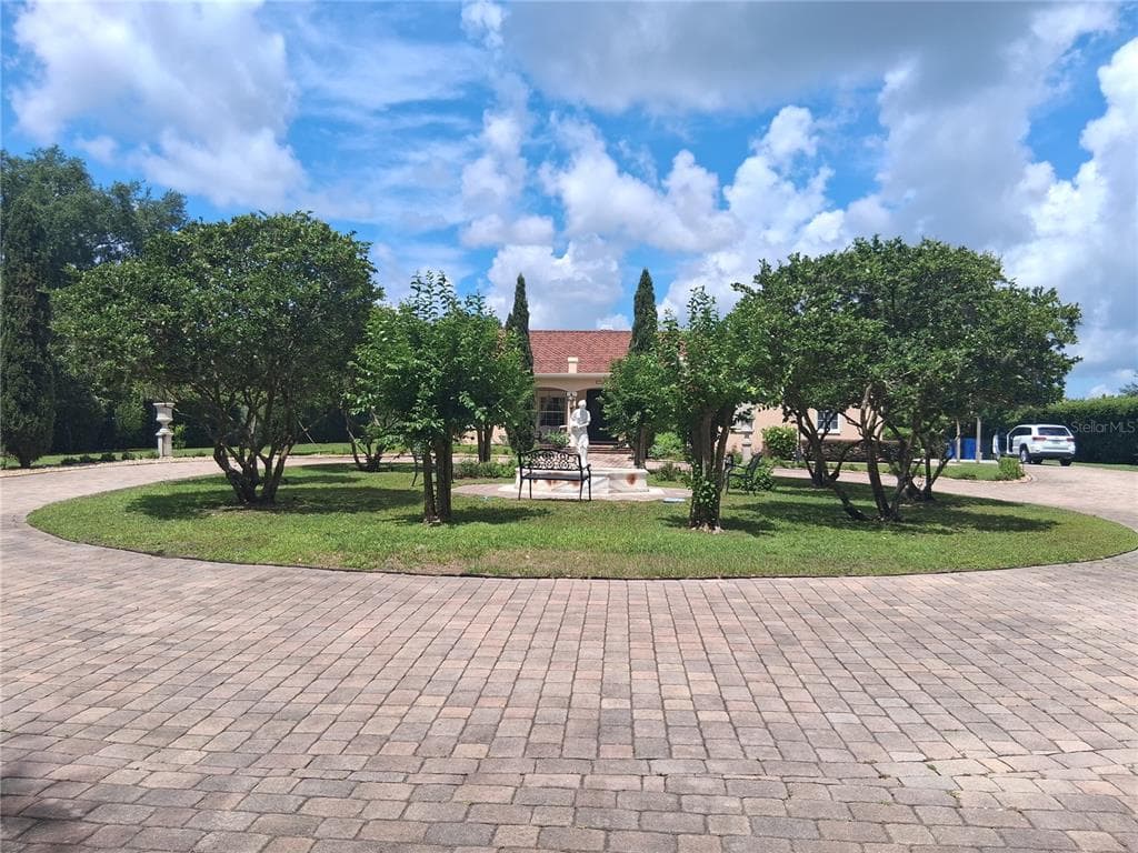 915 OLD WELCOME ROAD, LITHIA, FL 33547