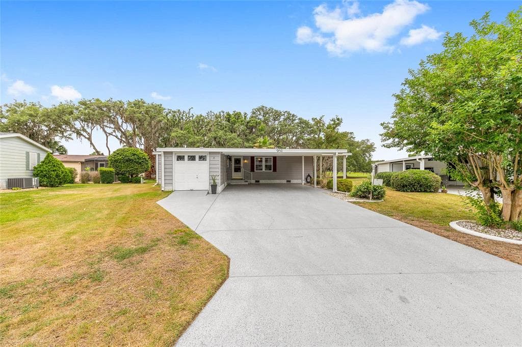951 OLEANDER STREET, LADY LAKE, FL 32159
