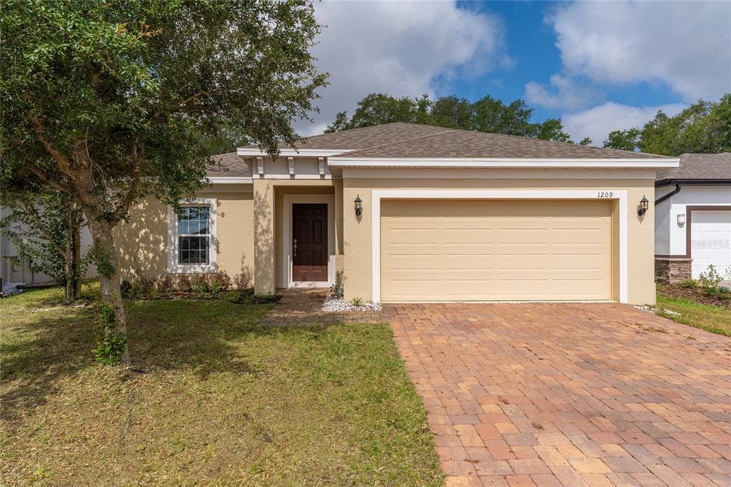 1209 STRATTON AVENUE, GROVELAND, FL 34736