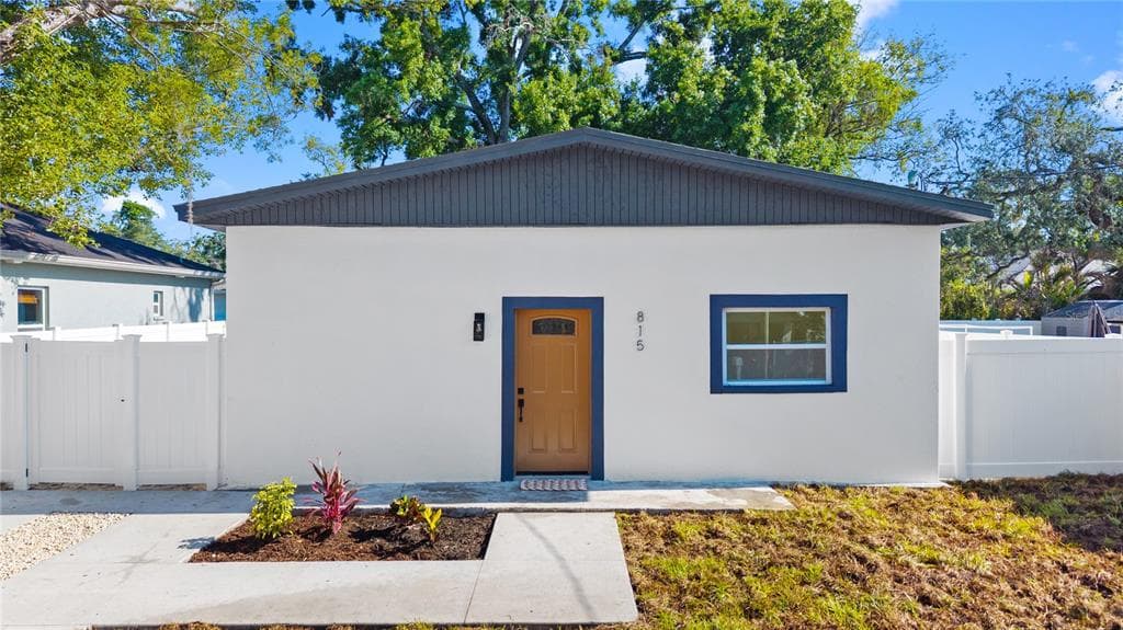 815 W MINNEHAHA STREET, TAMPA, FL 33604