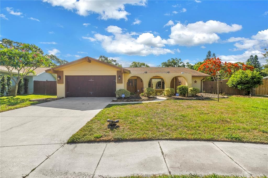 10657 DEL PRADO DRIVE E, LARGO, FL 33774