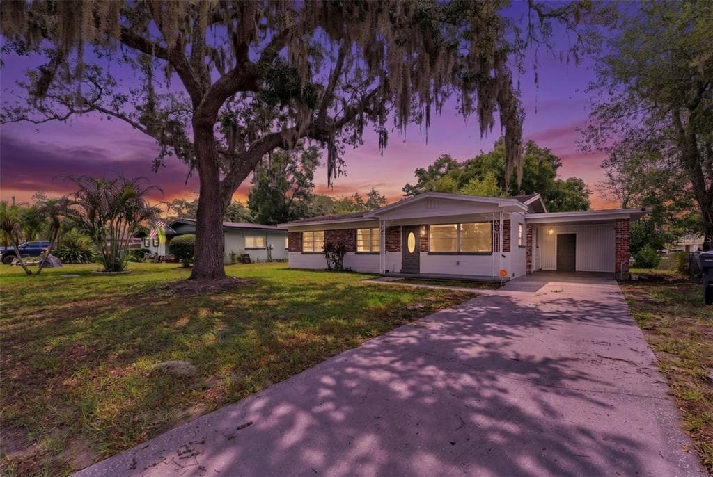 7815 PINE HILL DRIVE, TAMPA, FL 33617