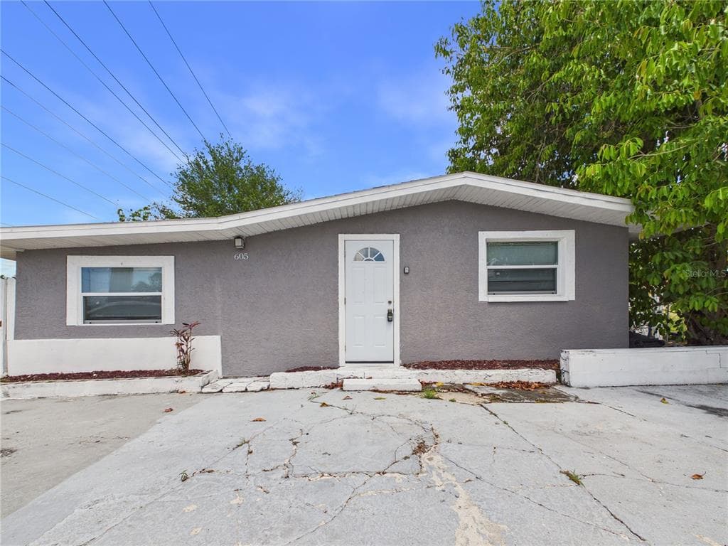 605 S DISSTON AVENUE, TARPON SPRINGS, FL 34689