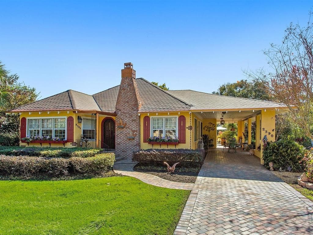 2390 SHERIDAN ROAD, MOUNT DORA, FL 32757