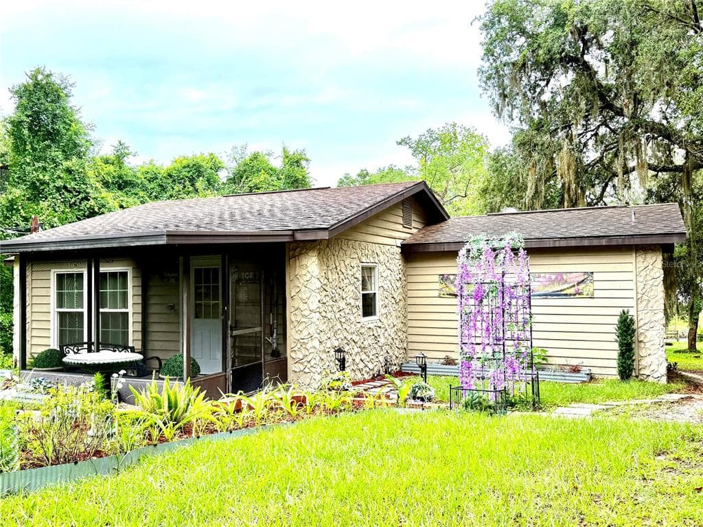 208 ASHLEY STREET, HAWTHORNE, FL 32640