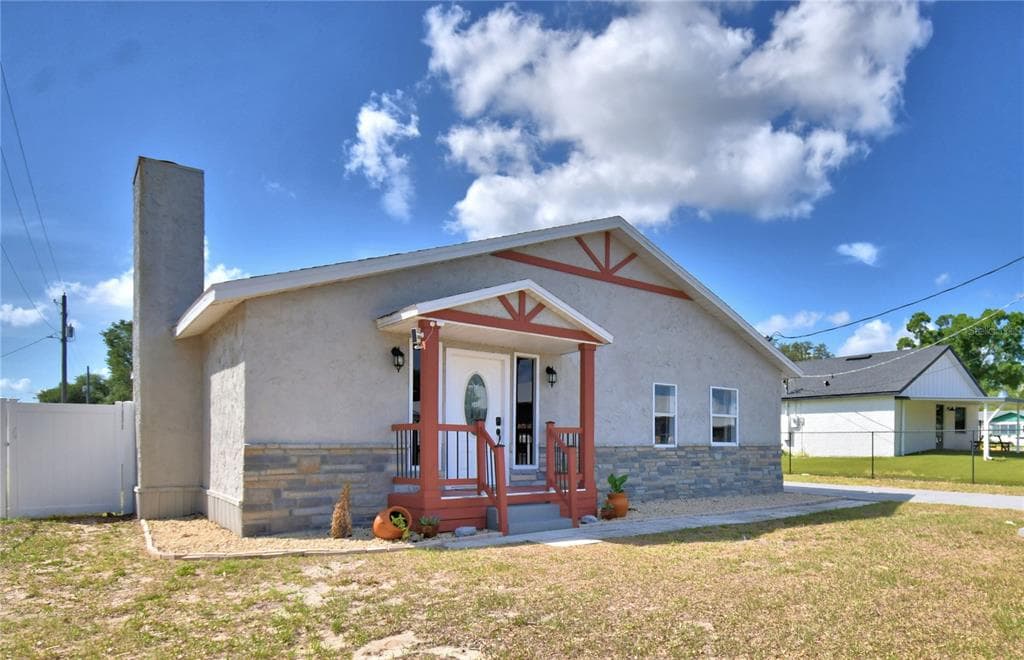 208 CENTER STREET, AUBURNDALE, FL 33823