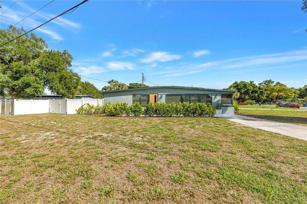 7599 MEADOWLAWN DRIVE N, ST PETERSBURG, FL 33702