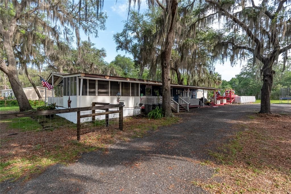 134 FAYE STREET, HAWTHORNE, FL 32640
