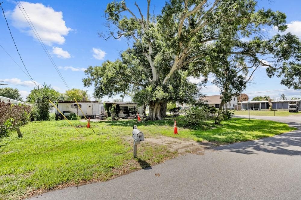 2809 SE 38TH AVENUE, OKEECHOBEE, FL 34974
