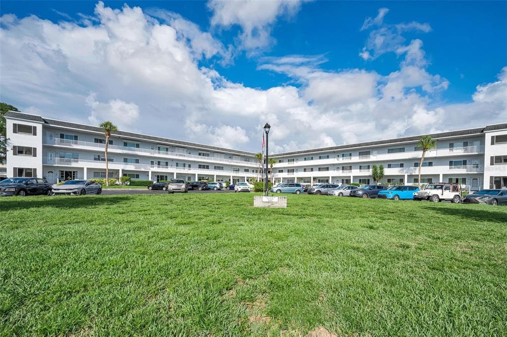 2001 WORLD PARKWAY BOULEVARD # 39, CLEARWATER, FL 33763
