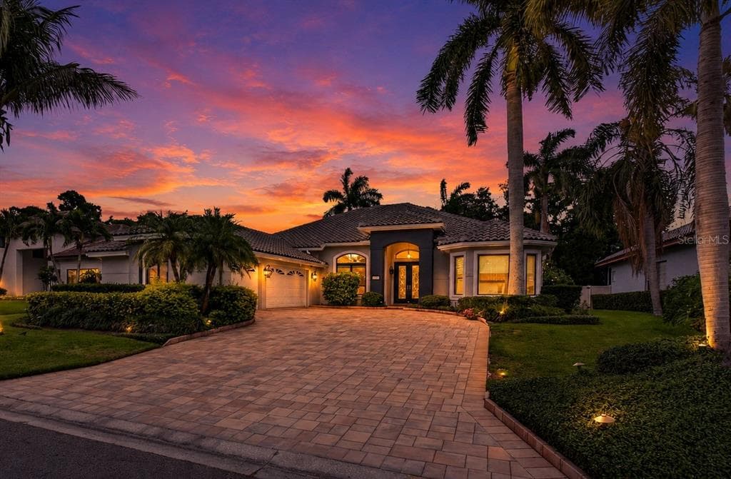 820 SAND PINE DRIVE NE, ST PETERSBURG, FL 33703