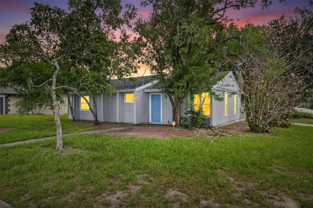 5001 WHITEWAY DRIVE, TAMPA, FL 33617