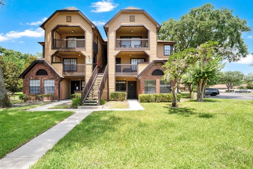 360 LAKE ONTARIO COURT # 104, ALTAMONTE SPRINGS, FL 32701